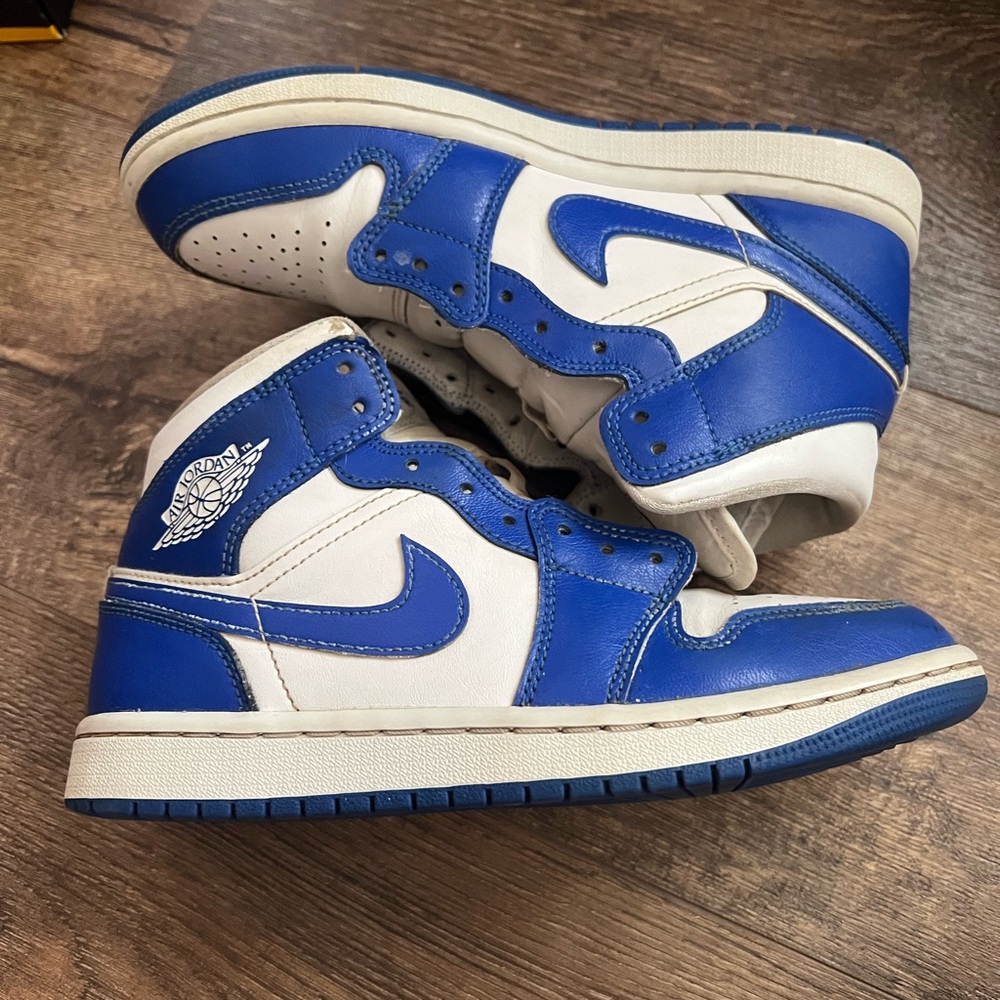 Nike Air Jordan 1 Mid “ Hyper Royal”